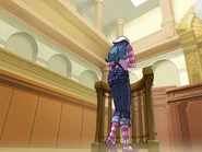 За трибуной