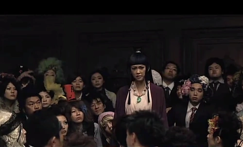 Майя говорит во время дачи показаний Лотты Харт.