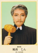 Изображение Дзина Кадзари (профиль из брошюры к представлению; идущего 24 февраля - 2 марта) Gyakuten Saiban: The Truth Reborn