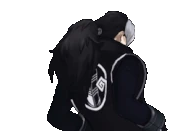 Поднимает голову