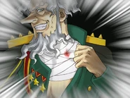 Показывает стою рану