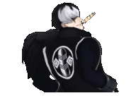 Смотрит через плечо