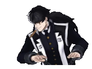 Упираясь руками о стол