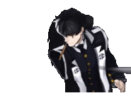 Взмахивает рукой