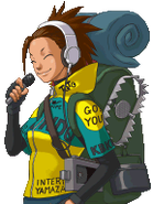 Счастливая держит микрофон