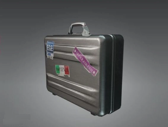 Алюминиевый дорожный чемодан