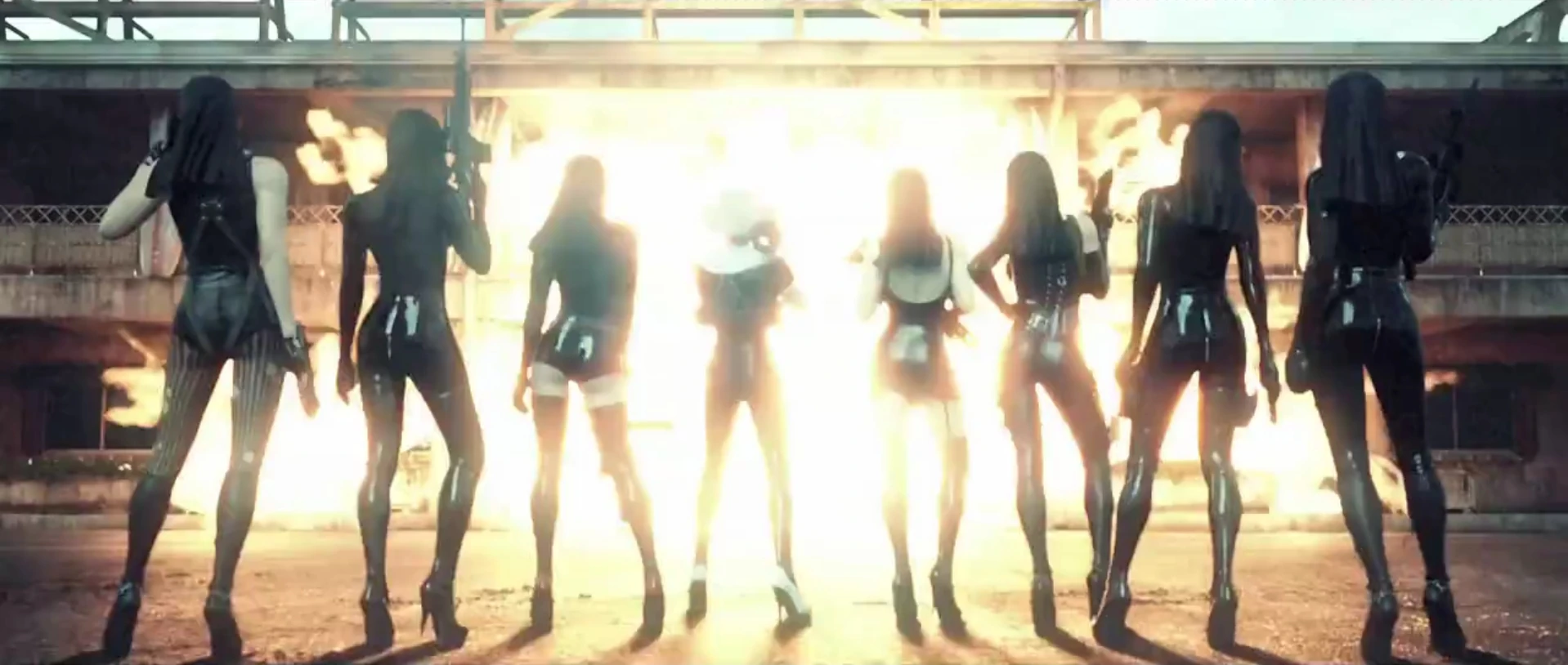 Святые взрывают мотель, используя РПГ