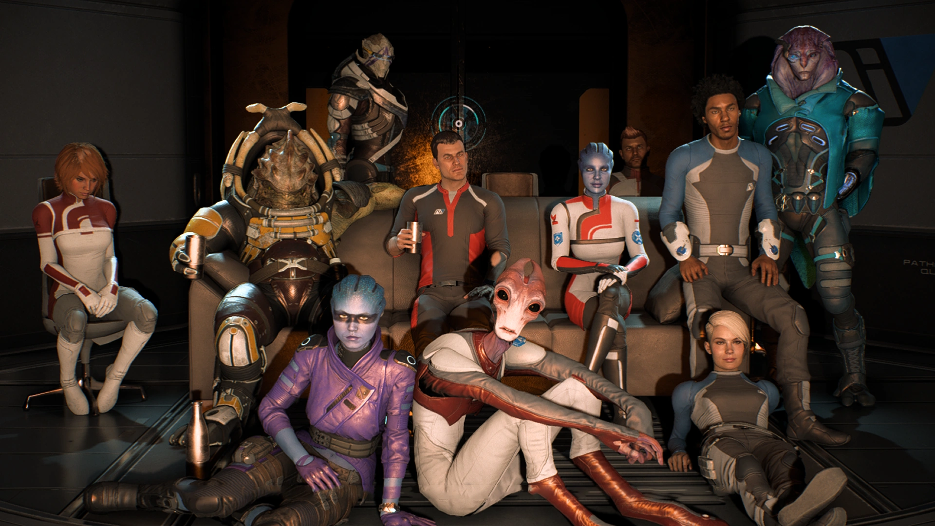 Команда у экрана