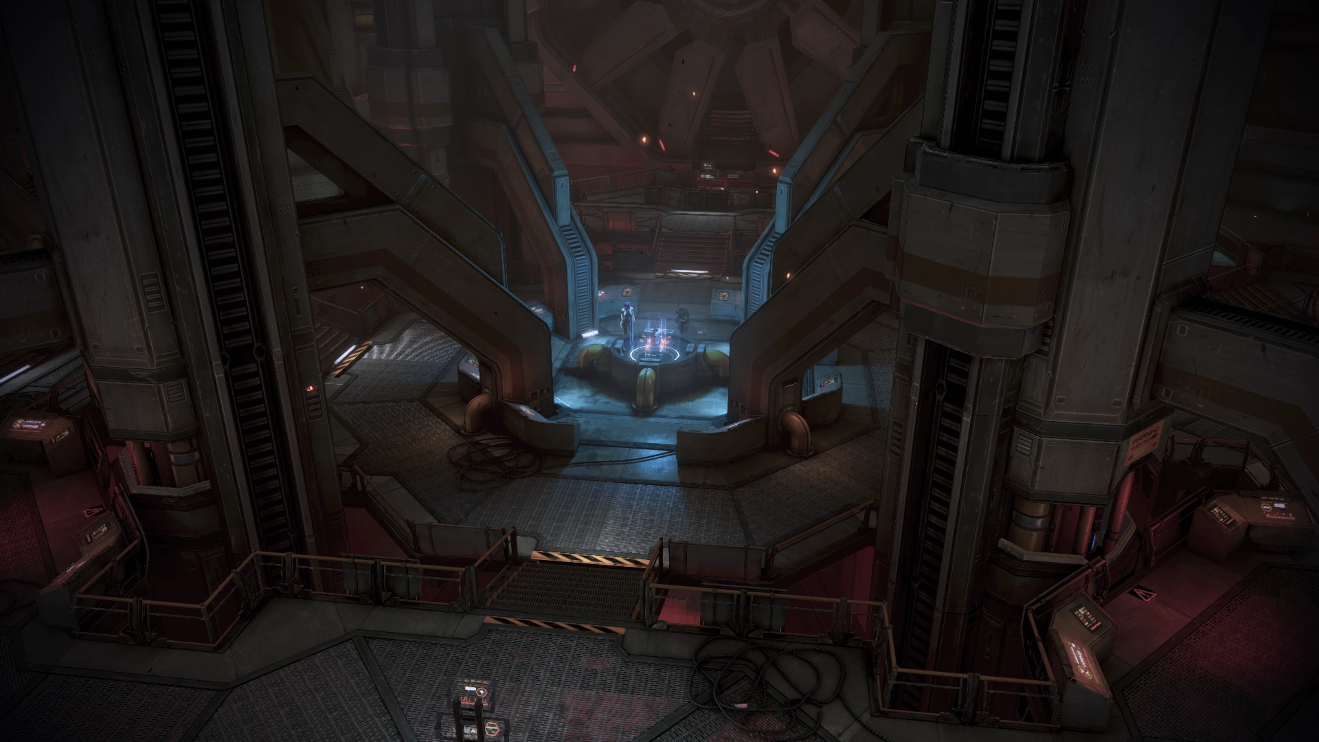 Омега, центральные колонны