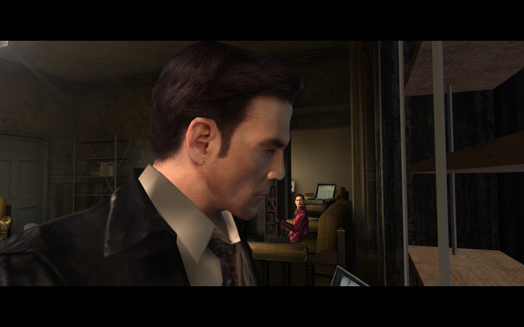 Мона в квартире Макса